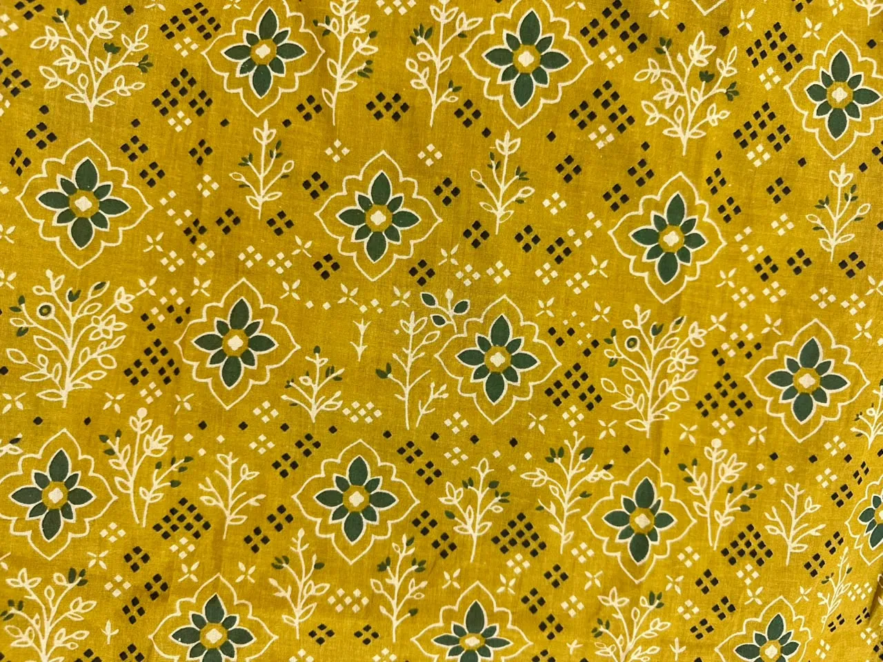 Jasmine Lattice Cord Set - Thumbnail 2